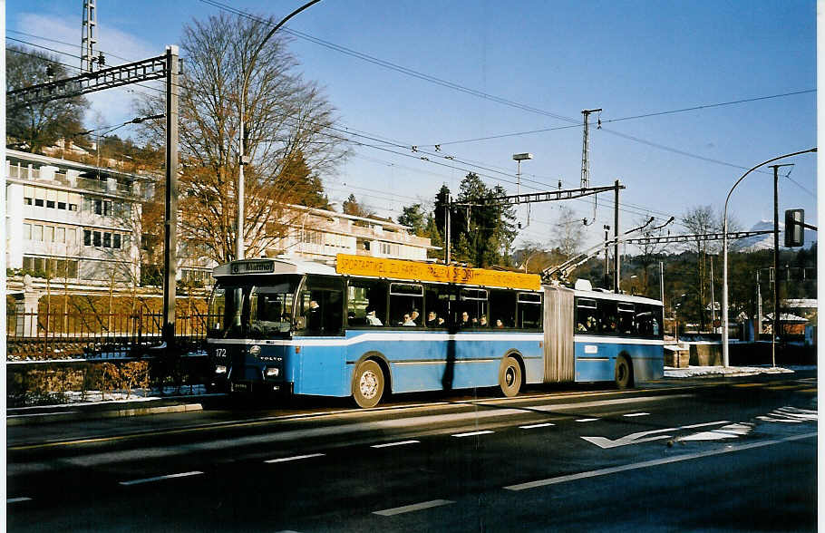 (050'921) - VBL Luzern - Nr. 172 - Volvo/Hess Gelenktrolleybus am 24. Dezember 2001 in Luzern, Verkehrshaus