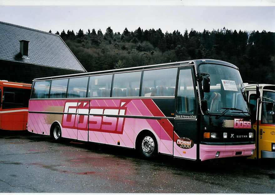 (051'131) - Gssi, Horw - Nr. 5 - Setra am 29. Dezember 2001 in Aegerten, Rattinbus