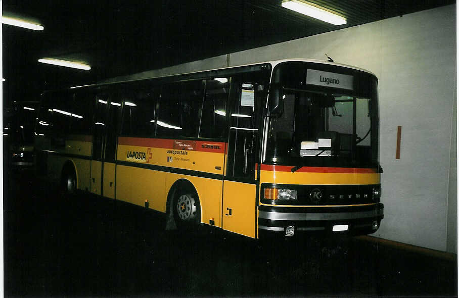 (051'221) - PTT-Regie - P 25'075 - Setra am 1. Januar 2002 in Lugano, Postautostation