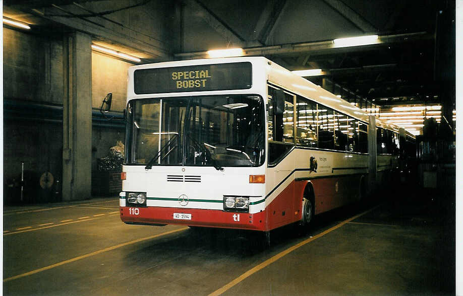 (052'421) - TL Lausanne - Nr. 110/VD 1594 - Mercedes (ex VR La Chaux-de-Fonds Nr. 82) am 17. Mrz 2002 in Lausanne, Dpt Borde