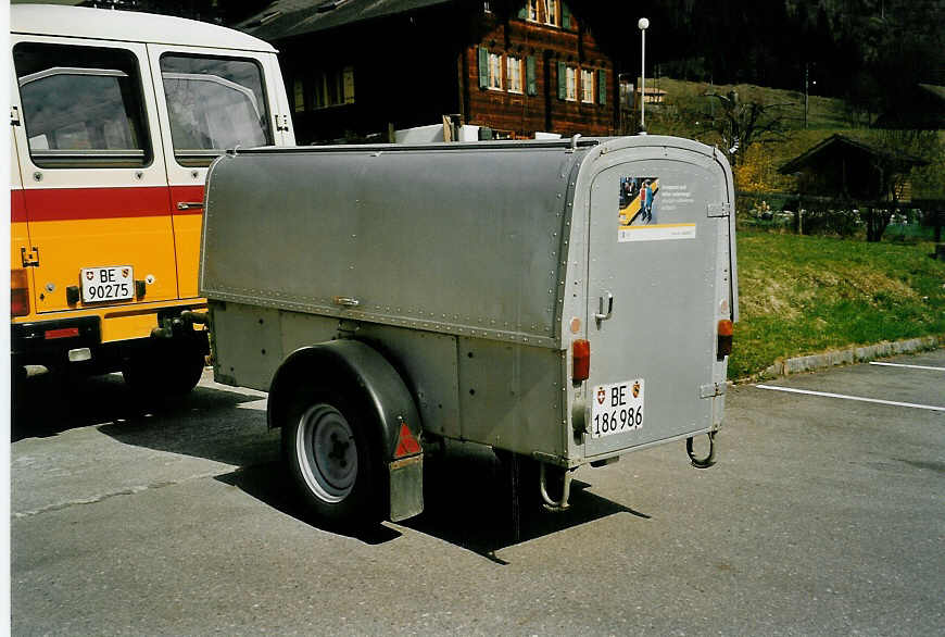 (052'714) - Portenier, Adelboden - Nr. 2/BE 186'986 - Hess/PTT Gepckanhnger (ex Geiger, Adelboden Nr. 2; ex P 2795) am 1. April 2002 in Kiental, Garage 