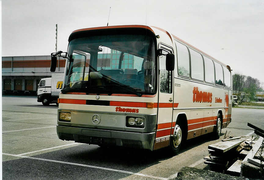 (052'811) - Thomas, Echallens - Mercedes am 6. April 2002 in Kallnach, Garage Marti