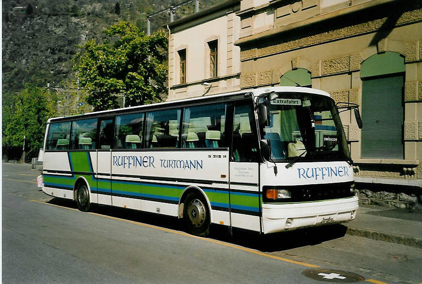 (052'930) - Ruffiner, Turtmann - VS 68'136 - Setra am 18. April 2002 beim Bahnhof Brig