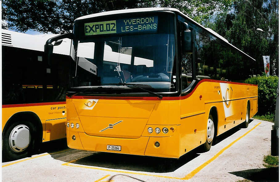 (053'432) - PTT-Regie - P 25'164 - Volvo am 20. Mai 2002 in Yverdon, Garage