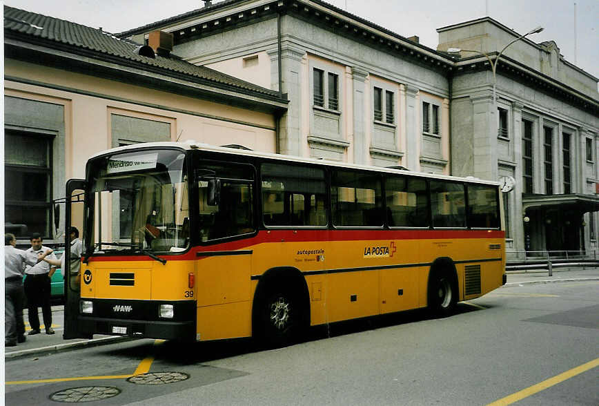 (054'723) - Autopostale, Mendrisio - Nr. 39/TI 118'173 - NAW/Lauber (ex Malacrida, Mendrisio Nr. 39) am 23. Juli 2002 beim Bahnhof Chiasso