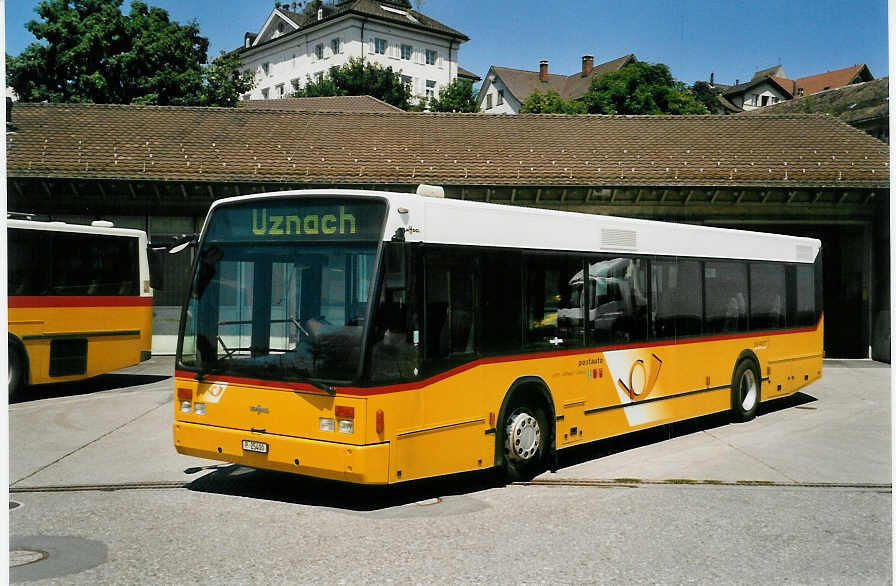 (055'107) - PTT-Regie - P 25'400 - Van Hool am 27. Juli 2002 in Uznach, Garage