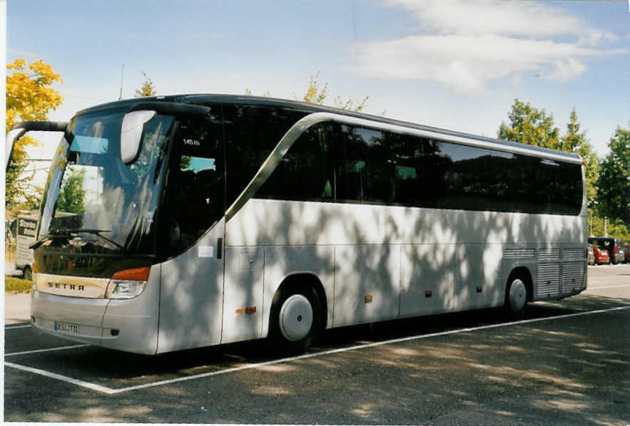 (055'236) - Aus Deutschland: Weber, Dorfen - DEG-J 731 - Setra am 5. August 2002 in Thun, Seestrasse