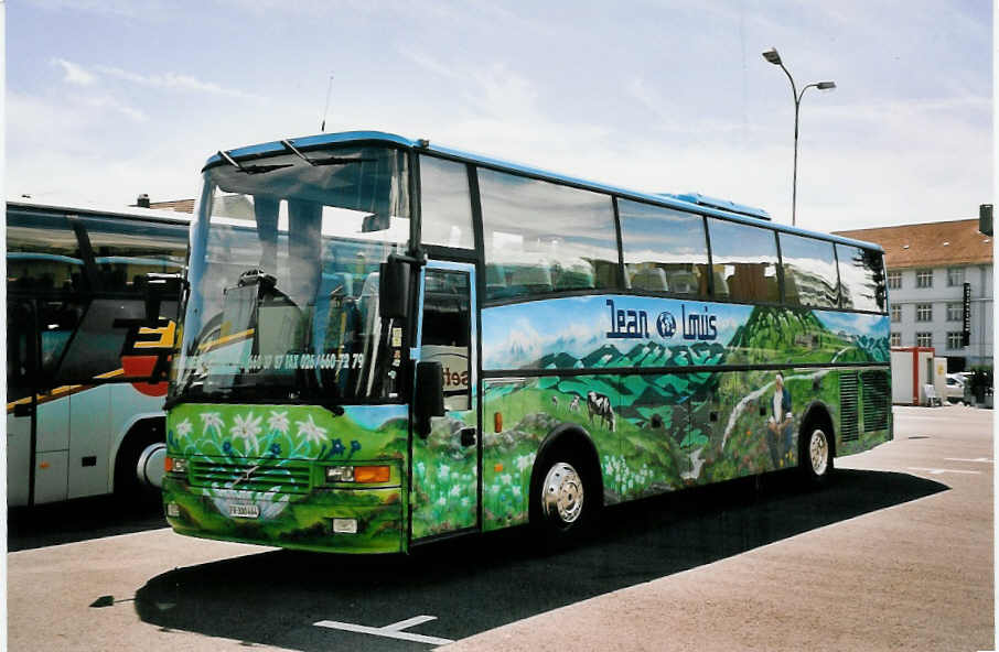 (055'302) - Jean-Louis, Ftigny - FR 300'464 - Volvo am 5. August 2002 in Biel, Terminal B