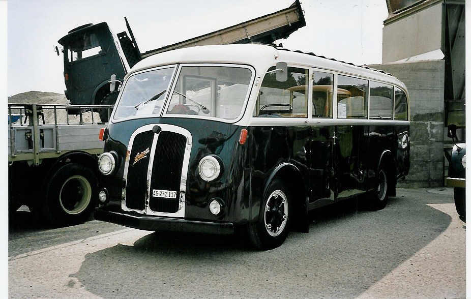 (055'713) - Halter, Bremgarten - AG 272'117 - Berna/R&J (ex M+79'502) am 31. August 2002 in Niederbipp, Saurertreffen