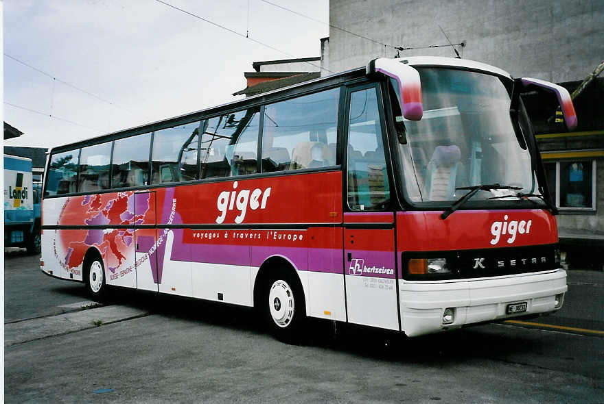 (055'917) - Giger, La Chaux-de-Fonds - NE 30'231 - Setra am 31. August 2002 in Murten, Landi