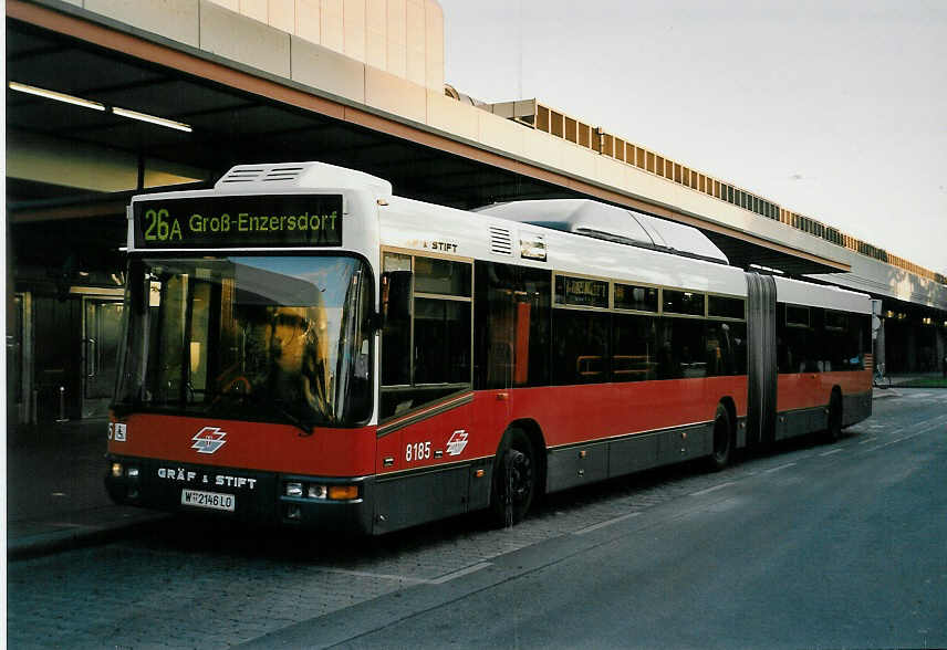 (056'413) - Wiener Linien - Nr. 8185/W 2146 LO - Grf&Stift am 7. Oktober 2002 in Wien, Kagran