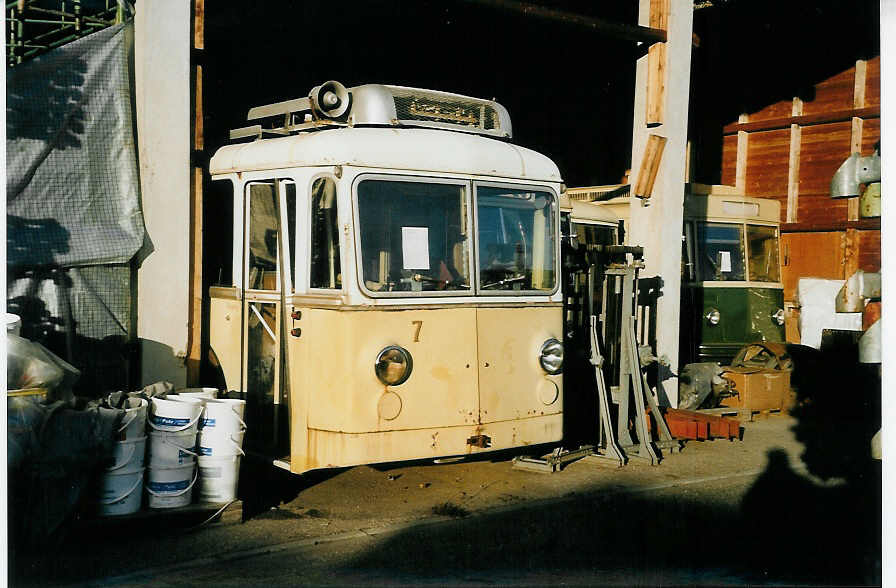 (057'123) - STI Thun (TVB) - Nr. 7 - Berna/Gangloff Trolleybus am 26. Oktober 2002 in Niederscherli (Teilaufnahme)