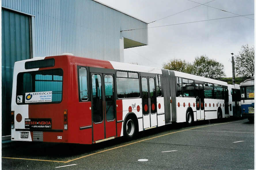 (057'219) - TPF Fribourg - Nr. 582/FR 300'423 - Volvo/Hess (ex TF Fribourg Nr. 182) am 3. November 2002 in Fribourg, Garage