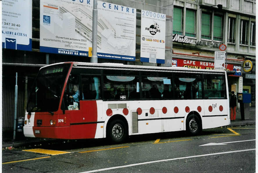 (057'235) - TPF Fribourg - Nr. 376/FR 300'419 - Van Hool (ex TF Fribourg Nr. 76) am 3. November 2002 beim Bahnhof Fribourg