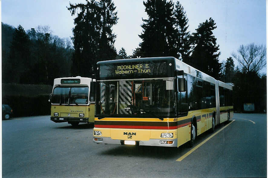 (057'535) - STI Thun - Nr. 89/BE 572'089 - MAN am 8. Dezember 2002 bei der Schifflndte Thun