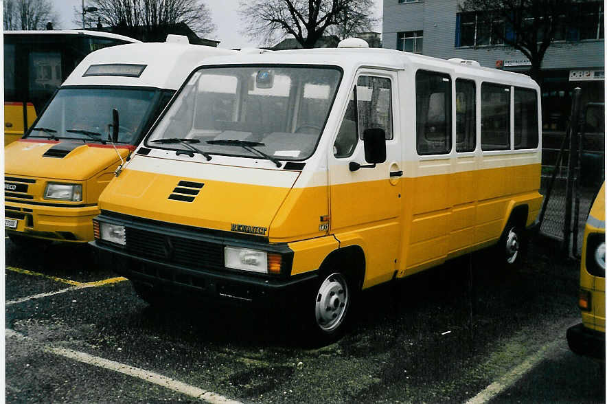 (058'012) - PTT-Regie - P 21'241 - Renault am 29. Dezember 2002 in Yverdon, Garage