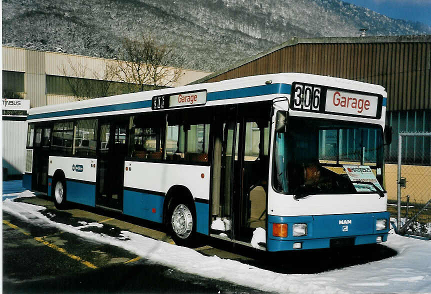 (058'701) - Hrzeler, Dietikon - Nr. 20 - MAN am 1. Februar 2003 in Biel, Rattinbus