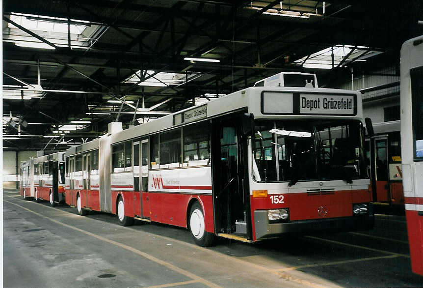 (059'007) - WV Winterthur - Nr. 152 - Mercedes Gelenktrolleybus am 20. Februar 2003 in Winterthur, Depot Grzefeld