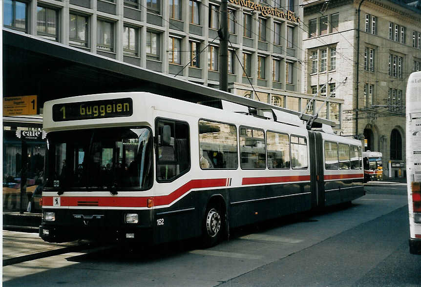 (059'333) - VBSG St. Gallen - Nr. 162 - NAW/Hess Gelenktrolleybus am 29. Mrz 2003 beim Bahnhof St. Gallen