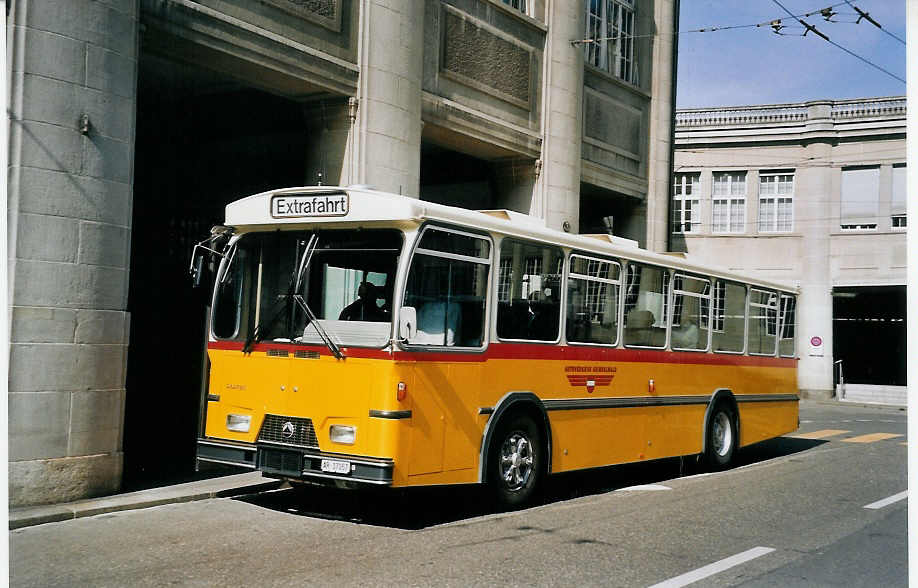 (059'427) - Osthues, Teufen - Nr. 15/AR 17'057 - Saurer-Leyland/Hess (ex AVG Grindelwald Nr. 15; ex RhV Altsttten Nr. 42) am 29. Mrz 2003 beim Bahnhof St. Gallen