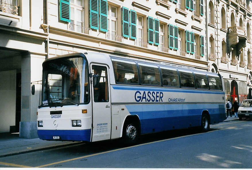 (059'621) - Gasser, Altdorf - UR 9294 - Mercedes am 7. April 2003 in Bern, Bundesplatz