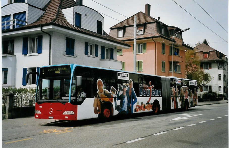 (059'712) - VB Biel - Nr. 142/BE 560'142 - Mercedes am 14. April 2003 in Biel, Orpundplatz