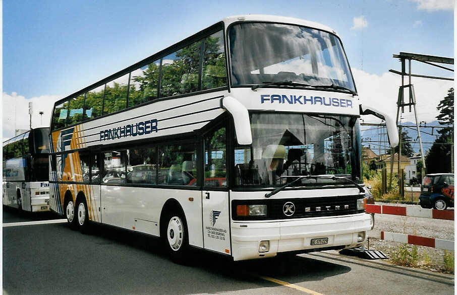 (061'235) - Fankhauser, Sigriswil - BE 375'229 - Setra am 5. Juli 2003 in Thun, CarTerminal