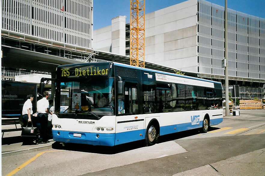 (061'714) - Andres, Effretikon - Nr. 49/ZH 699'828 - Neoplan am 19. Juli 2003 in Zrich, Flughafen