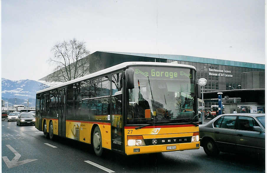 (064'832) - Bucheli, Kriens - Nr. 27/LU 15'711 - Setra am 27. Dezember 2003 beim Bahnhof Luzern