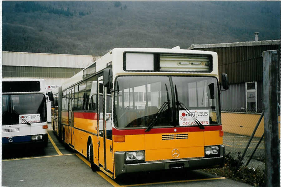 (065'436) - Steffen, Remetschwil - Nr. 20 - Mercedes am 14. Februar 2004 in Biel, Rattinbus