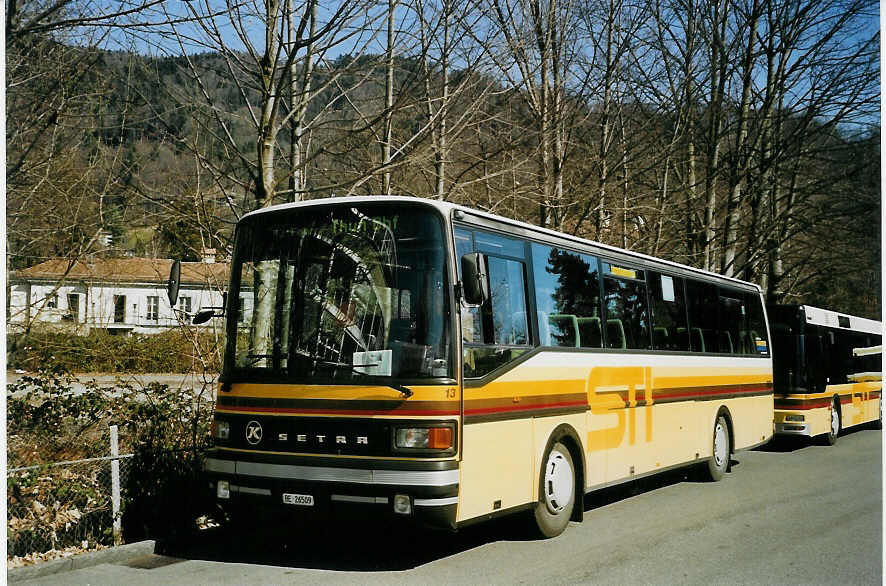 (066'028) - STI Thun - Nr. 13/BE 26'509 - Setra (ex AvH Heimenschwand Nr. 3; ex AGS Sigriswil Nr. 1) am 16. Mrz 2004 bei der Schifflndte Thun