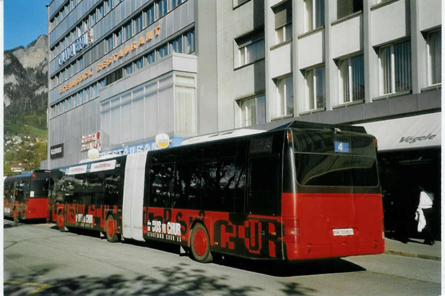 (066'722) - SBC Chur - Nr. 52/GR 155'852 - Neoplan am 20. April 2004 beim Bahnhof Chur