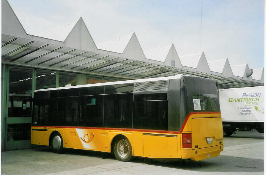 (068'127) - Selfors, Meiringen - BE 250'684 - Neoplan am 30. Mai 2004 in Thun, Garage STI