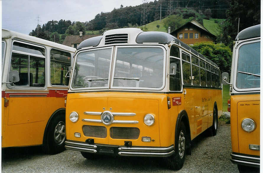 (068'532) - Oldie-Tours Zrisee, Wollerau - Nr. 21 - Saurer/Saurer (ex Marchetti, Airolo; ex P 24'119) am 19. Juni 2004 in Schmerikon, Garage