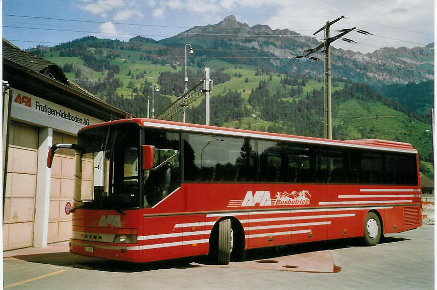 (068'833) - AFA Adelboden - Nr. 6/BE 26'706 - Setra am 5. Juli 2004 beim Bahnhof Frutigen