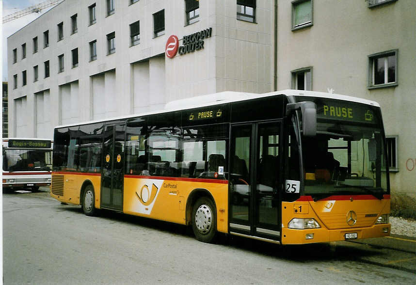 (069'213) - SAPJV, L'Isle - Nr. 1/VD 590 - Mercedes am 8. Juli 2004 beim Bahnhof Nyon