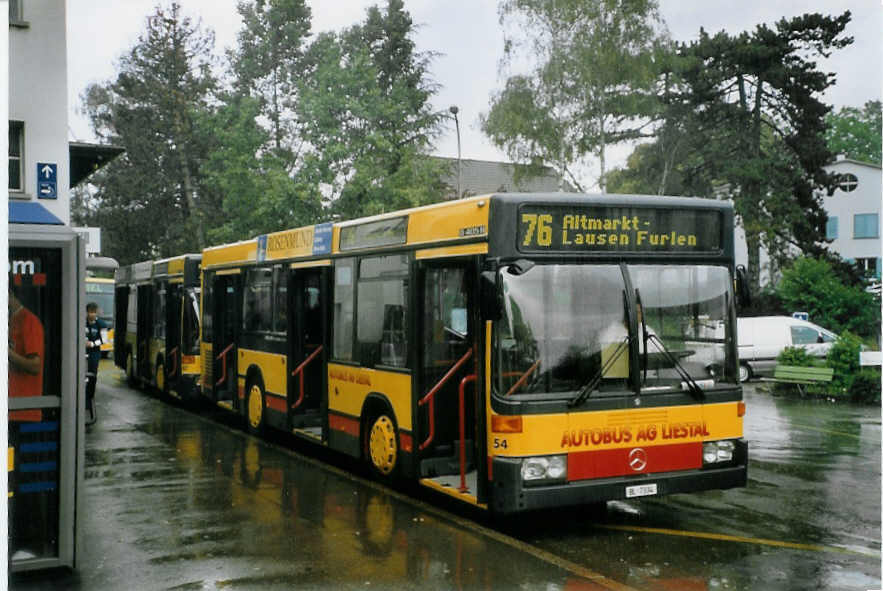 (069'226) - AAGL Liestal - Nr. 54/BL 7334 - Mercedes am 10. Juli 2004 beim Bahnhof Liestal