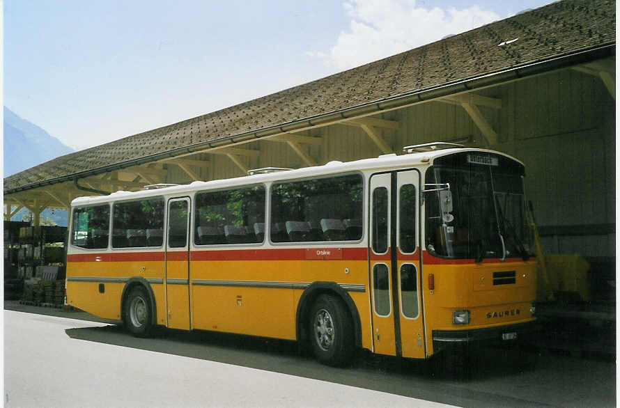 (069'428) - Selfors, Meiringen - BE 65'727 - Saurer/Tscher (ex P 24'236) am 17. Juli 2004 beim Bahnhof Meiringen