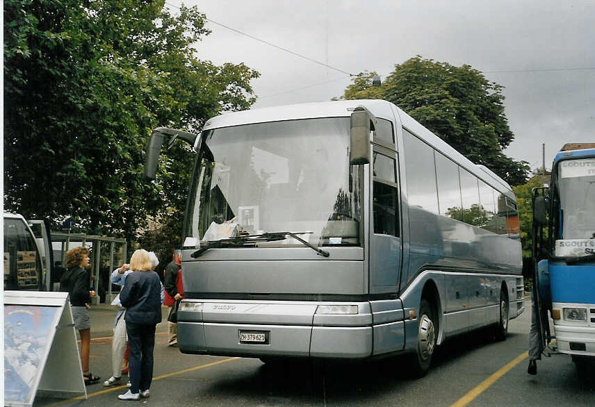 (070'119) - Brunetti, Spreitenbach - ZH 379'621 - Volvo/Barbi am 21. August 2004 in Zrich, Sihlquai