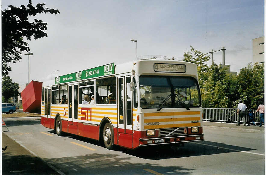 (070'332) - STI Thun - Nr. 32/BE 419'032 - Volvo/R&J (ex SAT Thun Nr. 32) am 22. August 2004 in Thun, KVA