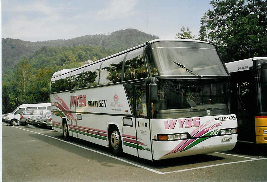 (070'720) - Wyss, Boningen - SO 21'267 - Neoplan am 10. September 2004 in Thun, Seestrasse