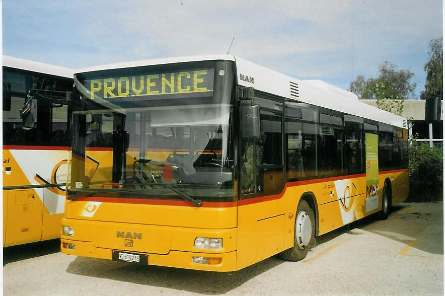 (071'409) - CarPostal Vaud-Fribourg - VD 510'238 - MAN (ex P 25'144) am 3. Oktober 2004 in Yverdon, Garage