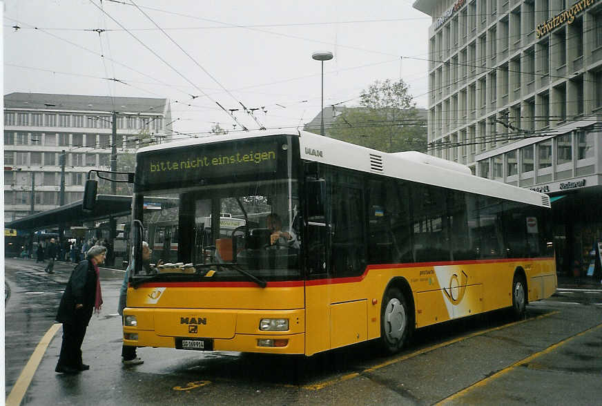 (071'928) - Schwizer, Goldach - SG 169'914 - MAN am 11. Oktober 2004 beim Bahnhof St. Gallen