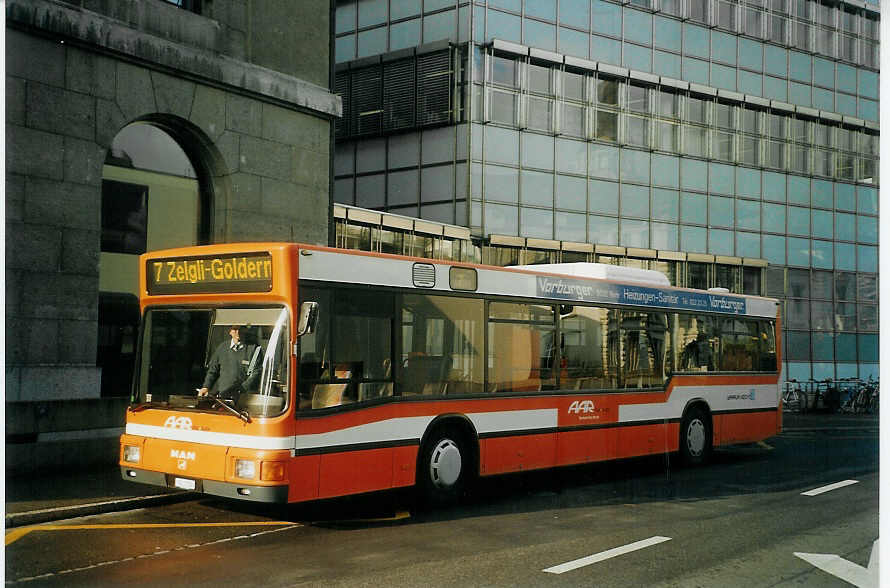 (072'806) - AAR bus+bahn, Aarau - Nr. 150/AG 7750 - MAN am 27. November 2004 beim Bahnhof Aarau