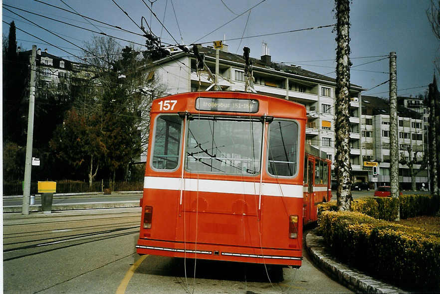 (074'117) - TN Neuchtel - Nr. 157 - FBW/Hess Gelenktrolleybus (ex Nr. 57) am 16. Januar 2005 in Neuchtel, Dpt