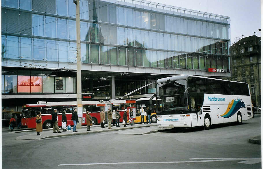 (074'526) - Hirsbrunner, Worb - BE 45'237 - Van Hool/EOS am 10. Februar 2005 beim Bahnhof Bern