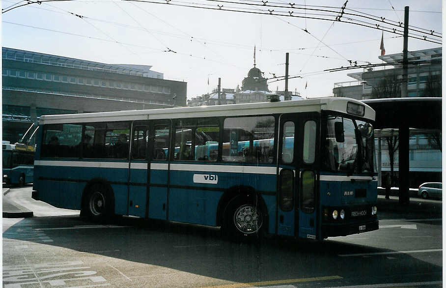 (075'236) - Bucheli, Kriens - Nr. 1/LU 15'046 - NAW/FHS am 25. Februar 2005 beim Bahnhof Luzern