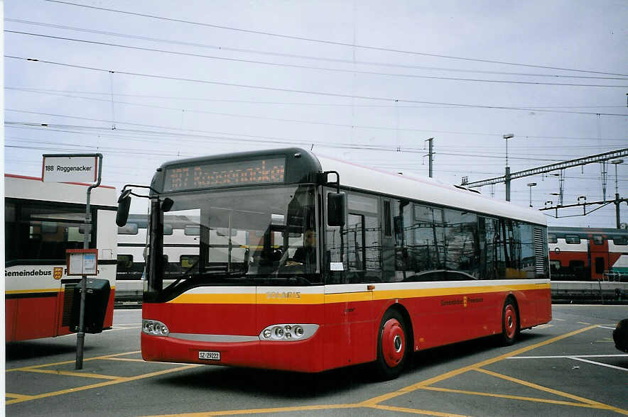 (075'911) - Landolt, Pfffikon - SZ 29'222 - Solaris am 31. Mrz 2005 beim Bahnhof Pfffikon