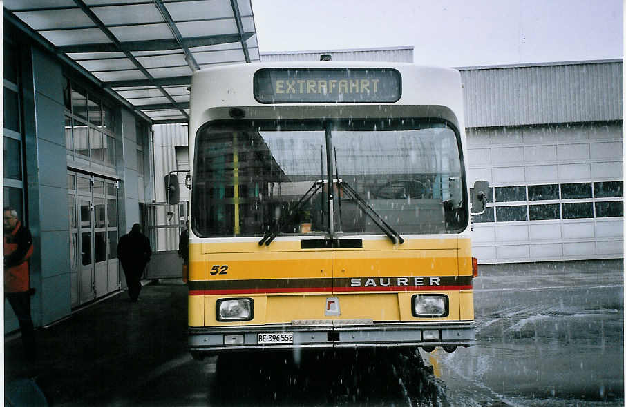 (075'935) - STI Thun - Nr. 52/BE 396'552 - Saurer/R&J am 9. April 2005 in Thun, Garage