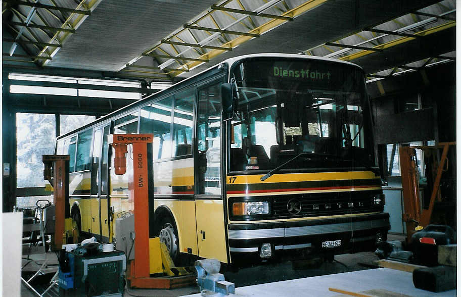 (076'003) - STI Thun - Nr. 17/BE 363'613 - Setra (ex AvH Heimenschwand Nr. 7) am 9. April 2005 in Thun, Garage